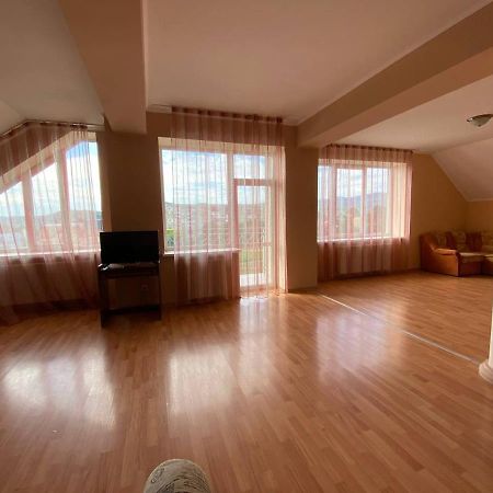 Apartments On Parkaniya 2A Mukačevo Esterno foto