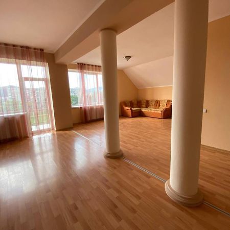 Apartments On Parkaniya 2A Mukačevo Esterno foto