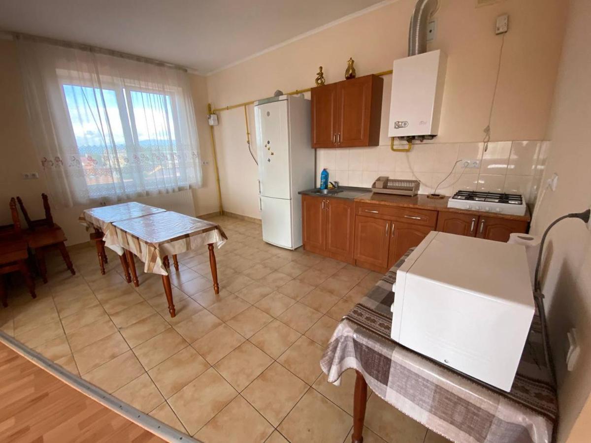 Apartments On Parkaniya 2A Mukačevo Esterno foto